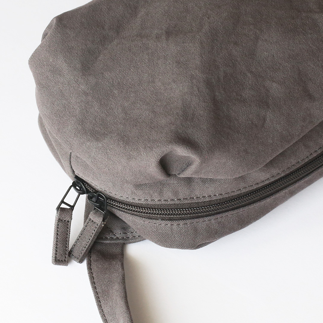 スリングバッグミニ生地の風合い