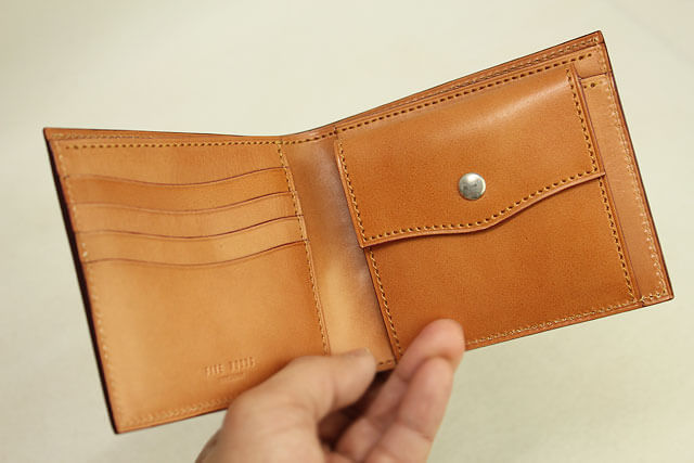 【総革・総ヌメ】サドルレザーの二つ折り財布 